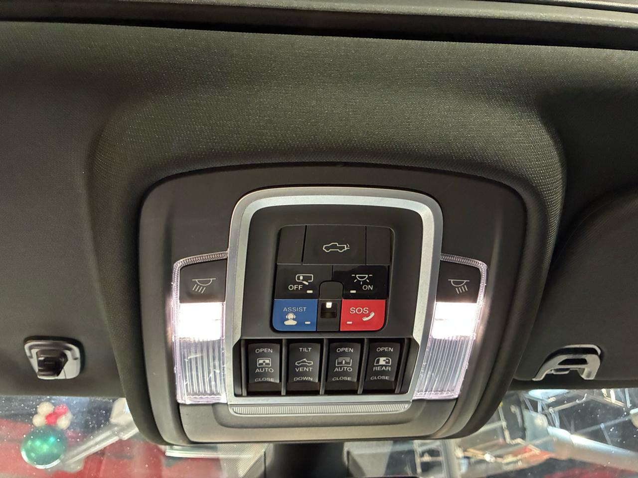 RAM 1500 Laramie 4x4 Crew Cab 5'7" Box 2020