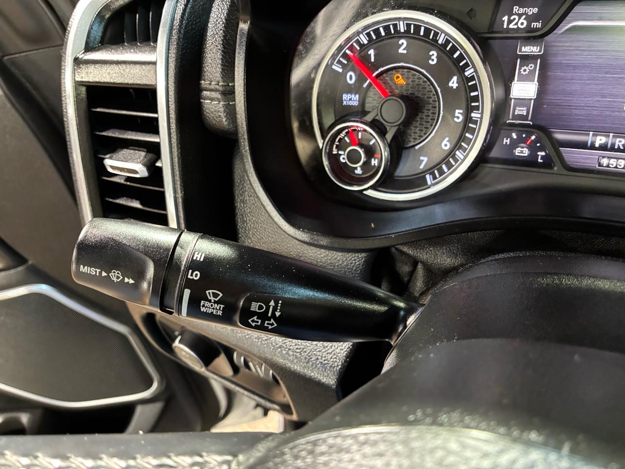 RAM 1500 Laramie 4x4 Crew Cab 5'7" Box 2020