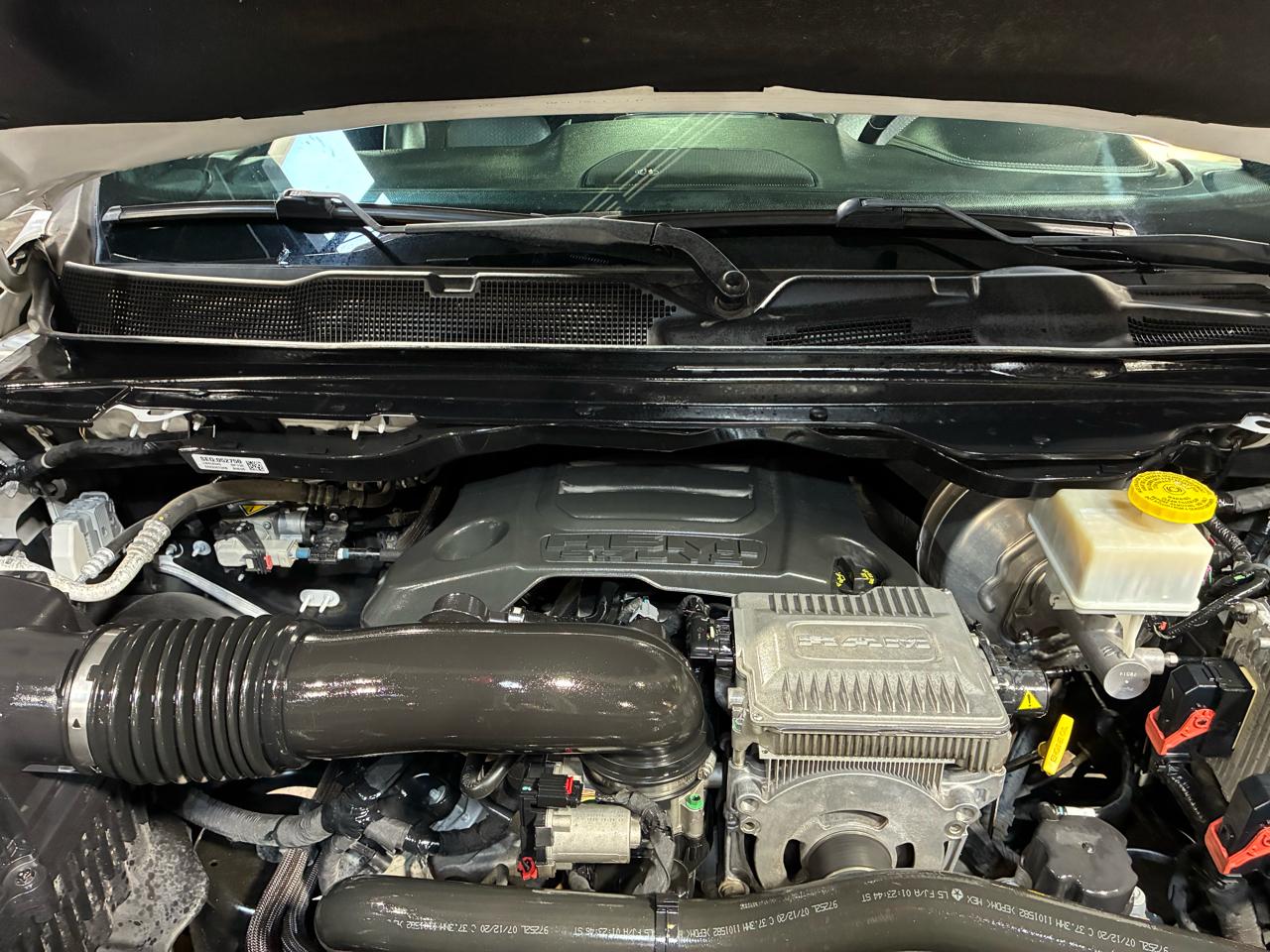 RAM 1500 Laramie 4x4 Crew Cab 5'7" Box 2020