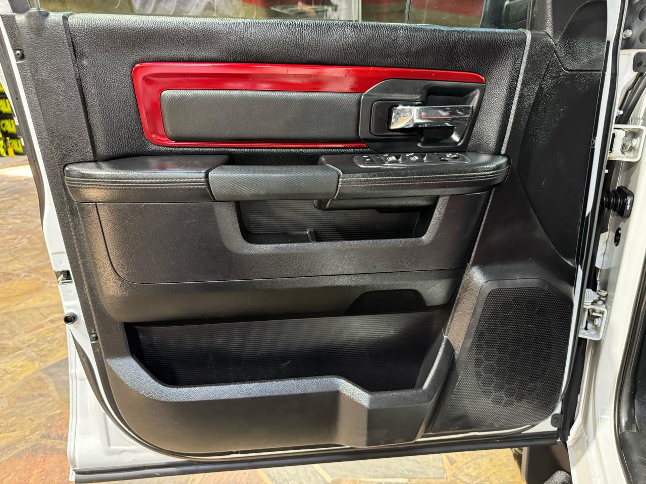 RAM 1500 4WD Crew Cab 140.5" Rebel 2016