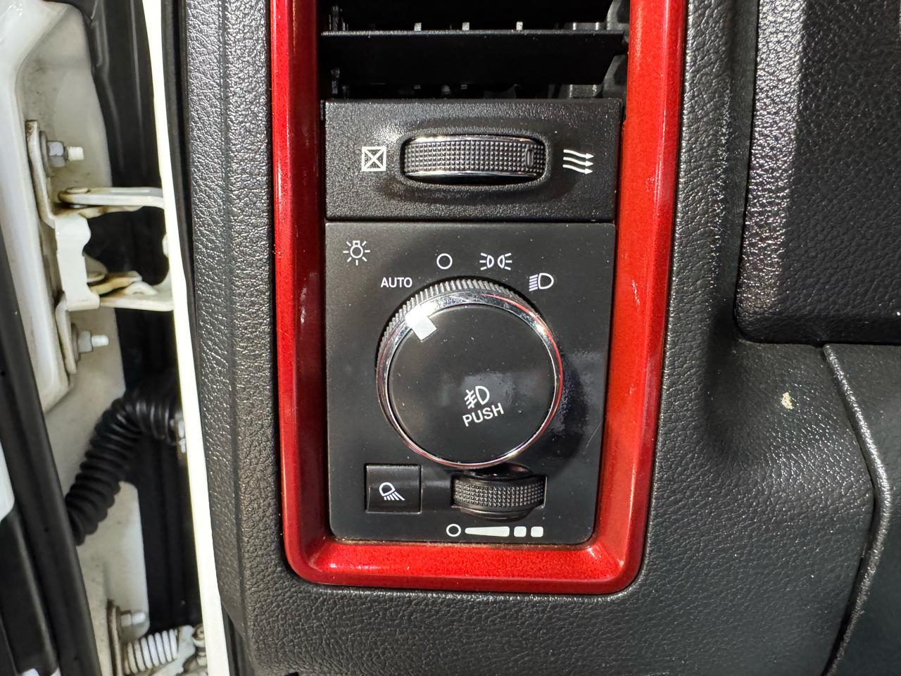 RAM 1500 4WD Crew Cab 140.5" Rebel 2016