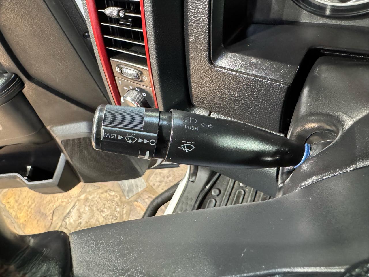 RAM 1500 4WD Crew Cab 140.5" Rebel 2016