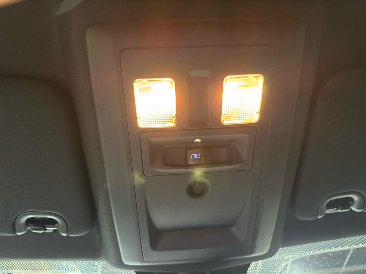 RAM 1500 4WD Crew Cab 140.5" Rebel 2016