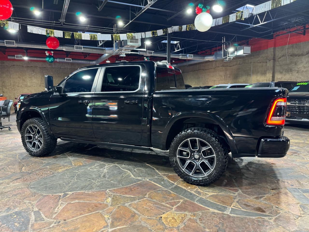 RAM 1500 Laramie 4x4 Crew Cab 5'7" Box 2019