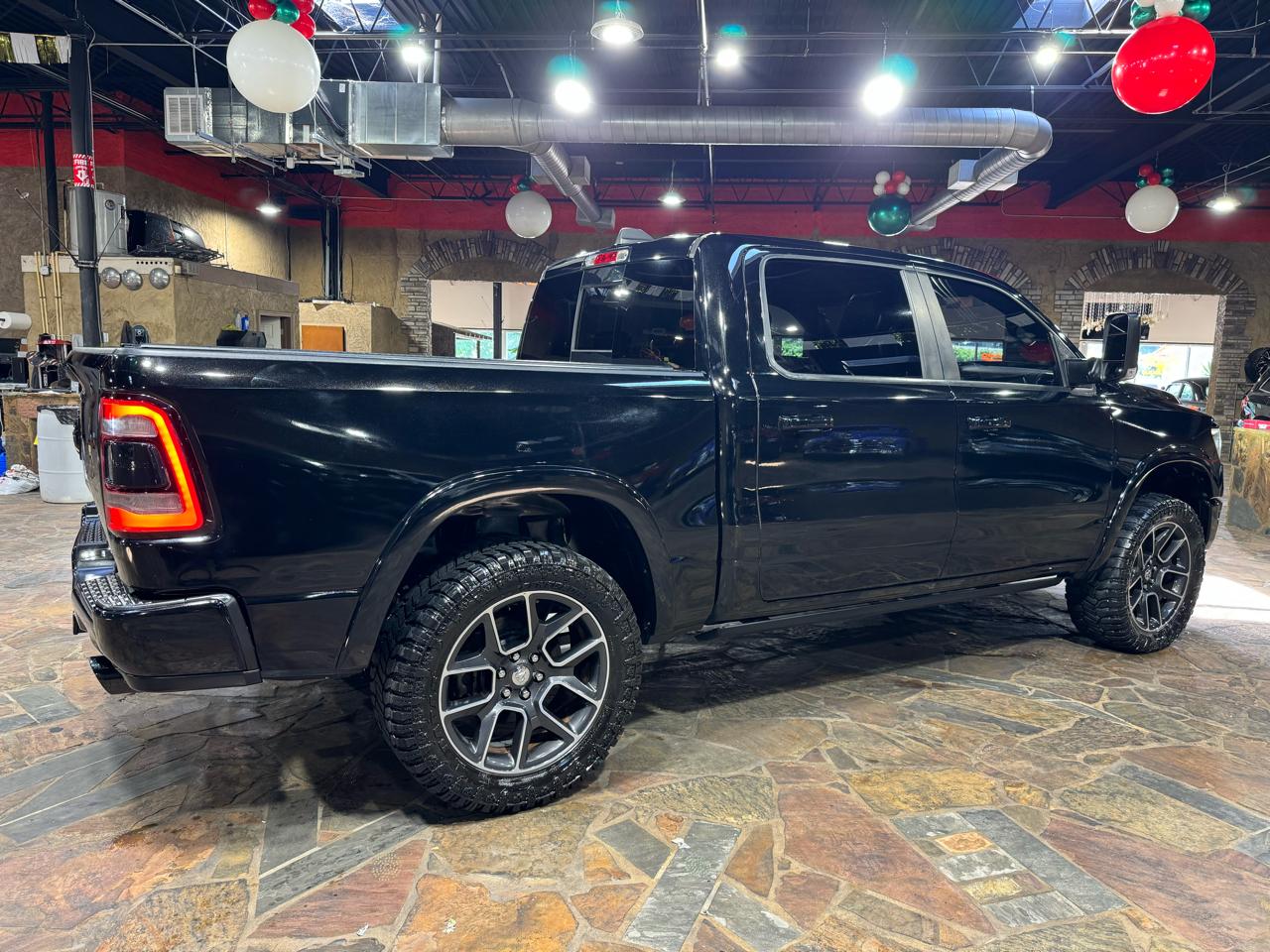 RAM 1500 Laramie 4x4 Crew Cab 5'7" Box 2019