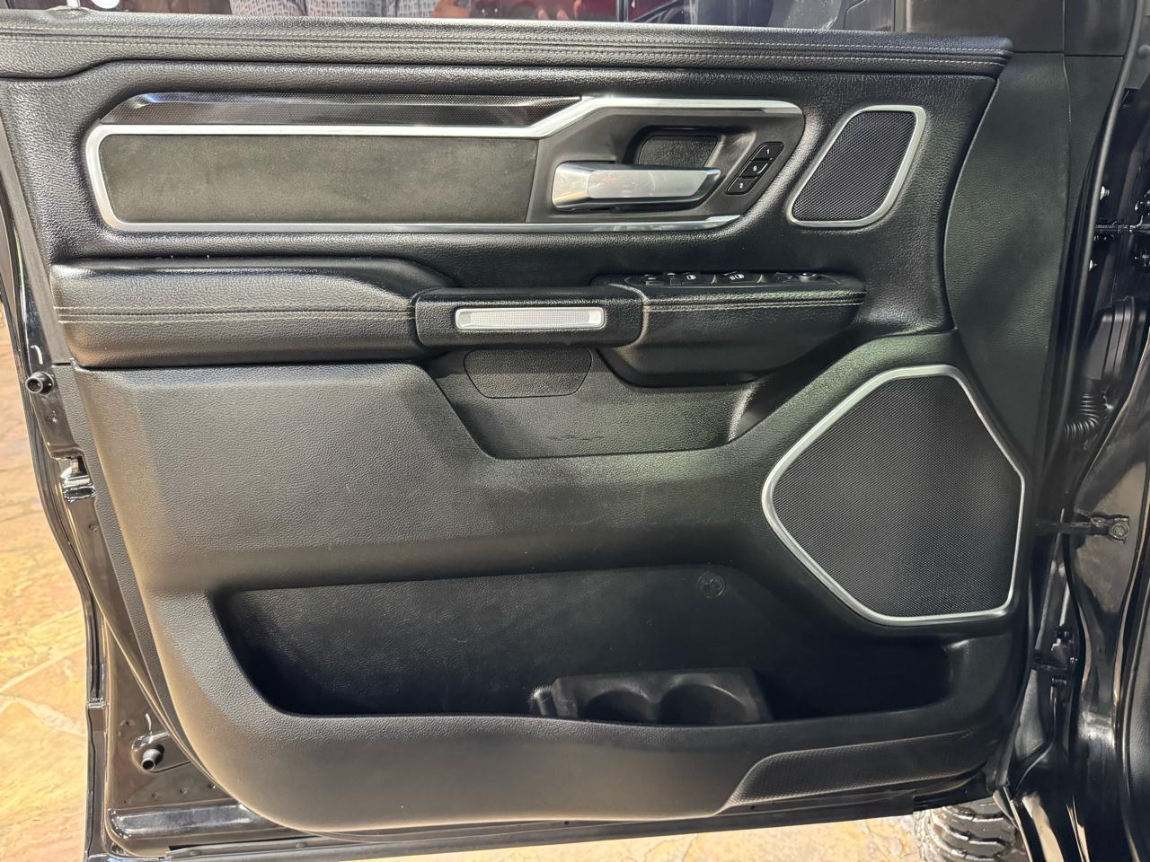 RAM 1500 Laramie 4x4 Crew Cab 5'7" Box 2019