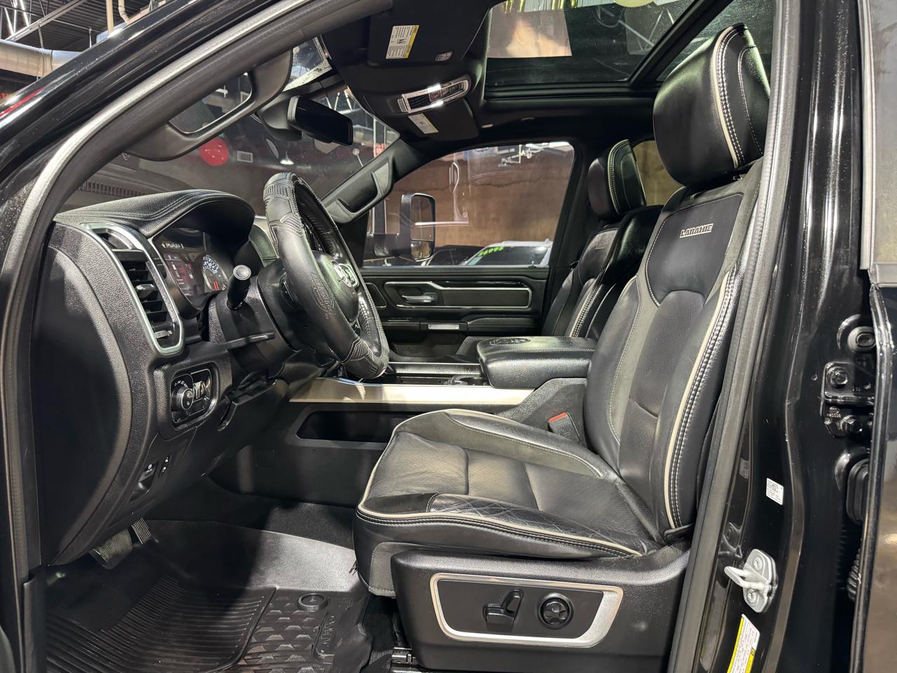 RAM 1500 Laramie 4x4 Crew Cab 5'7" Box 2019