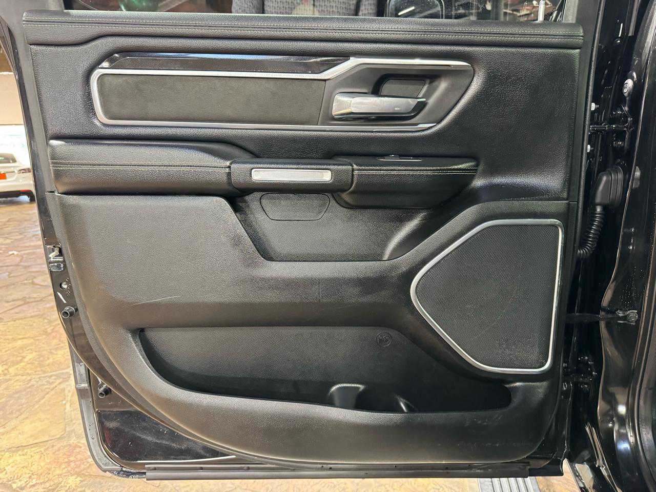 RAM 1500 Laramie 4x4 Crew Cab 5'7" Box 2019