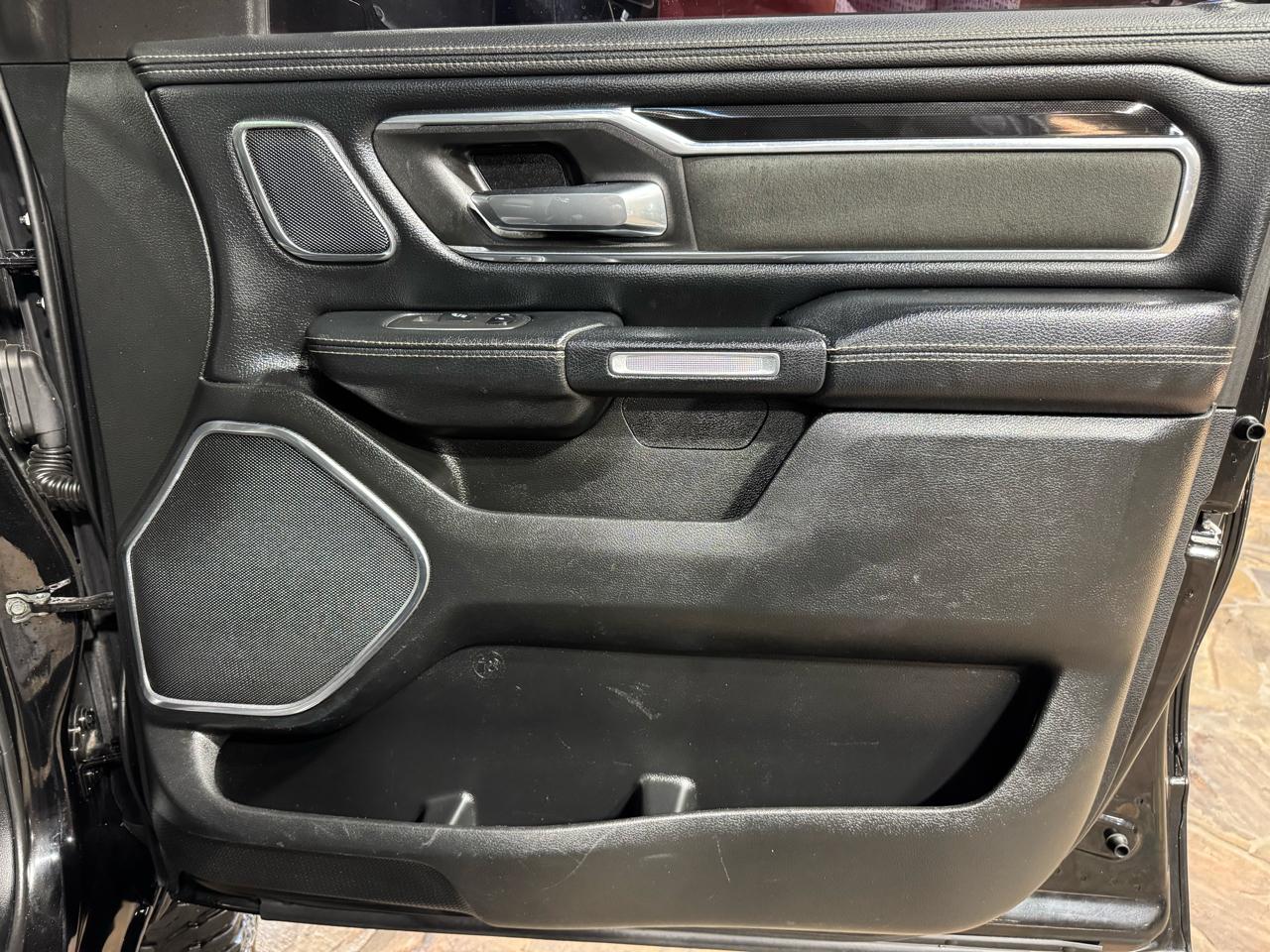 RAM 1500 Laramie 4x4 Crew Cab 5'7" Box 2019