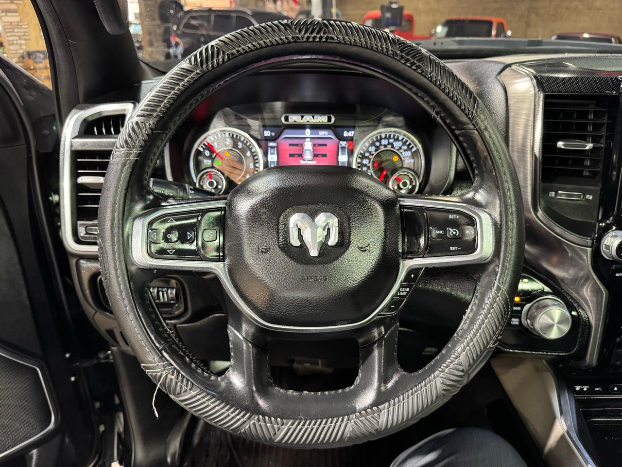 RAM 1500 Laramie 4x4 Crew Cab 5'7" Box 2019