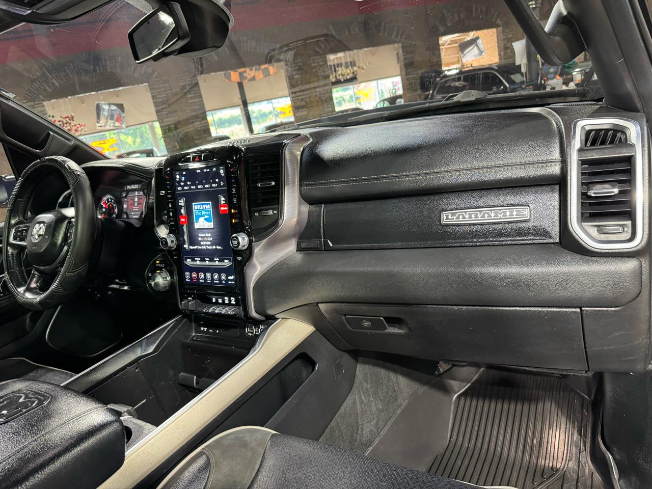 RAM 1500 Laramie 4x4 Crew Cab 5'7" Box 2019