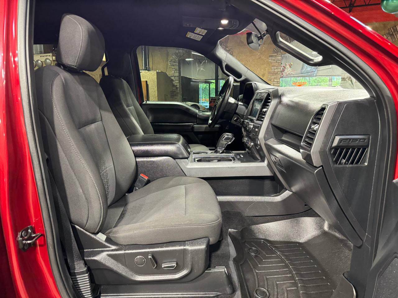 Ford F-150 4WD SuperCrew 145" XLT 2018