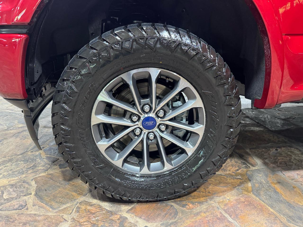 Ford F-150 4WD SuperCrew 145" XLT 2018
