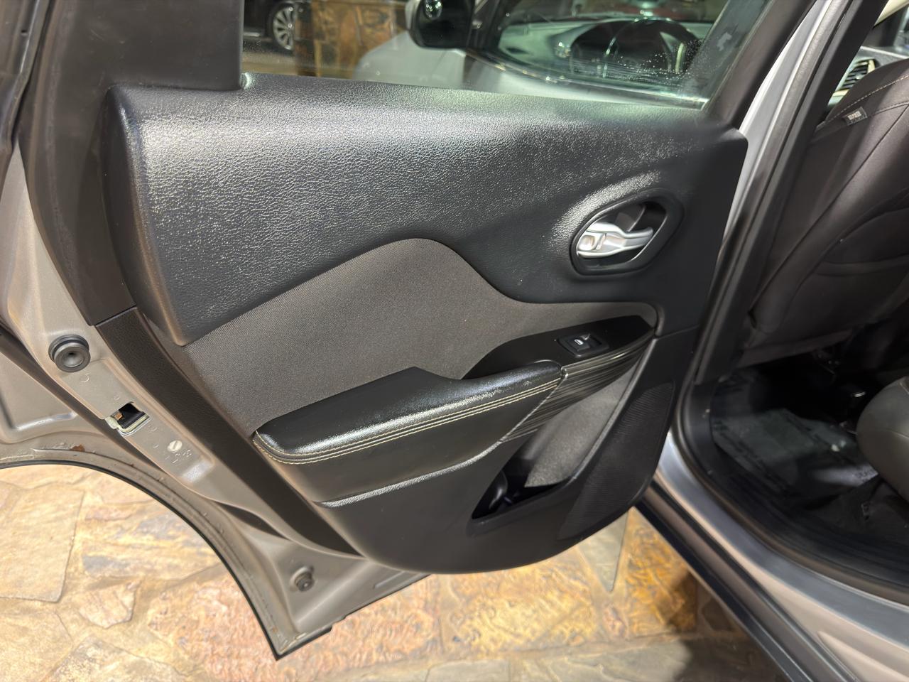 Jeep Cherokee 4WD 4dr Latitude 2014