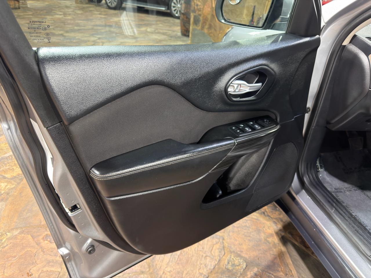 Jeep Cherokee 4WD 4dr Latitude 2014