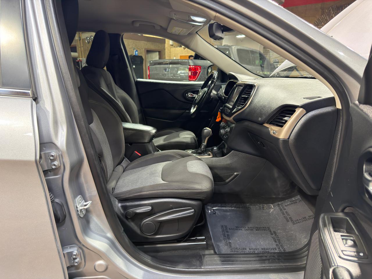 Jeep Cherokee 4WD 4dr Latitude 2014