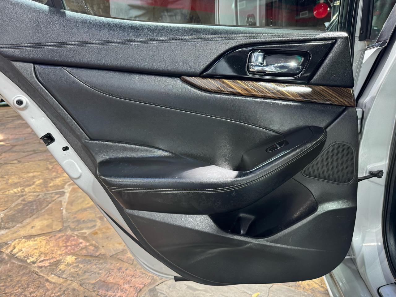 Nissan Maxima 4dr Sdn 3.5 Platinum 2016