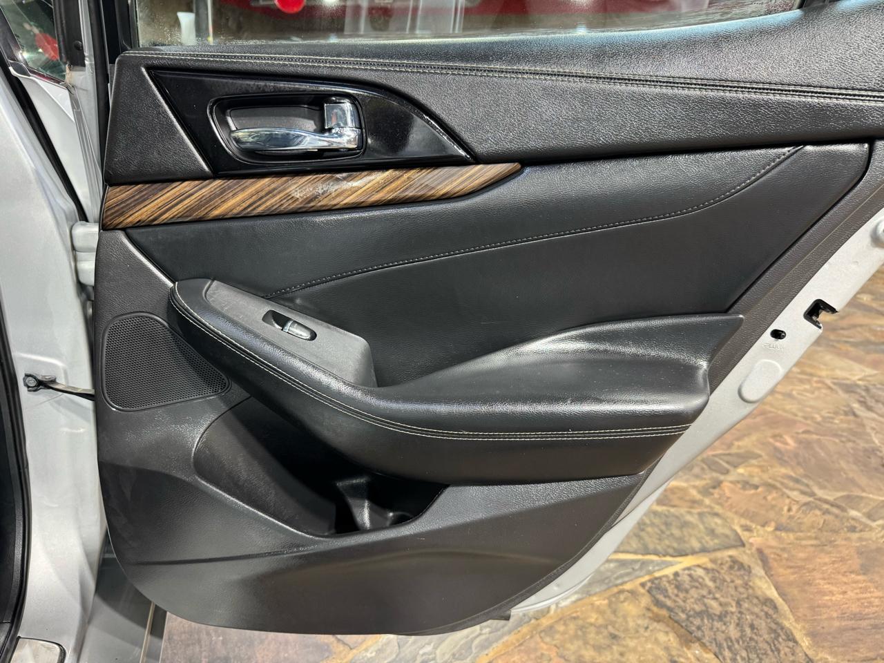 Nissan Maxima 4dr Sdn 3.5 Platinum 2016