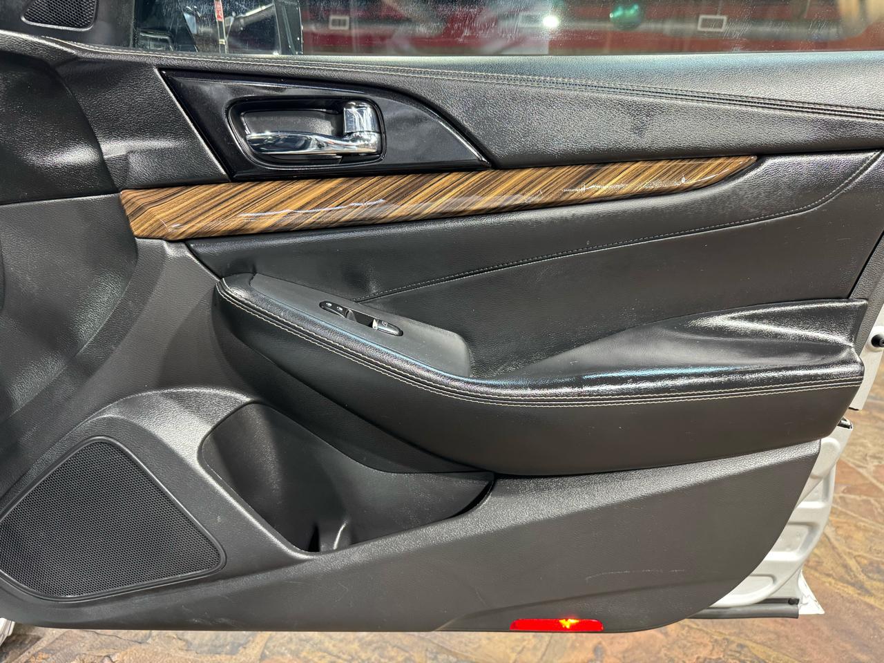 Nissan Maxima 4dr Sdn 3.5 Platinum 2016