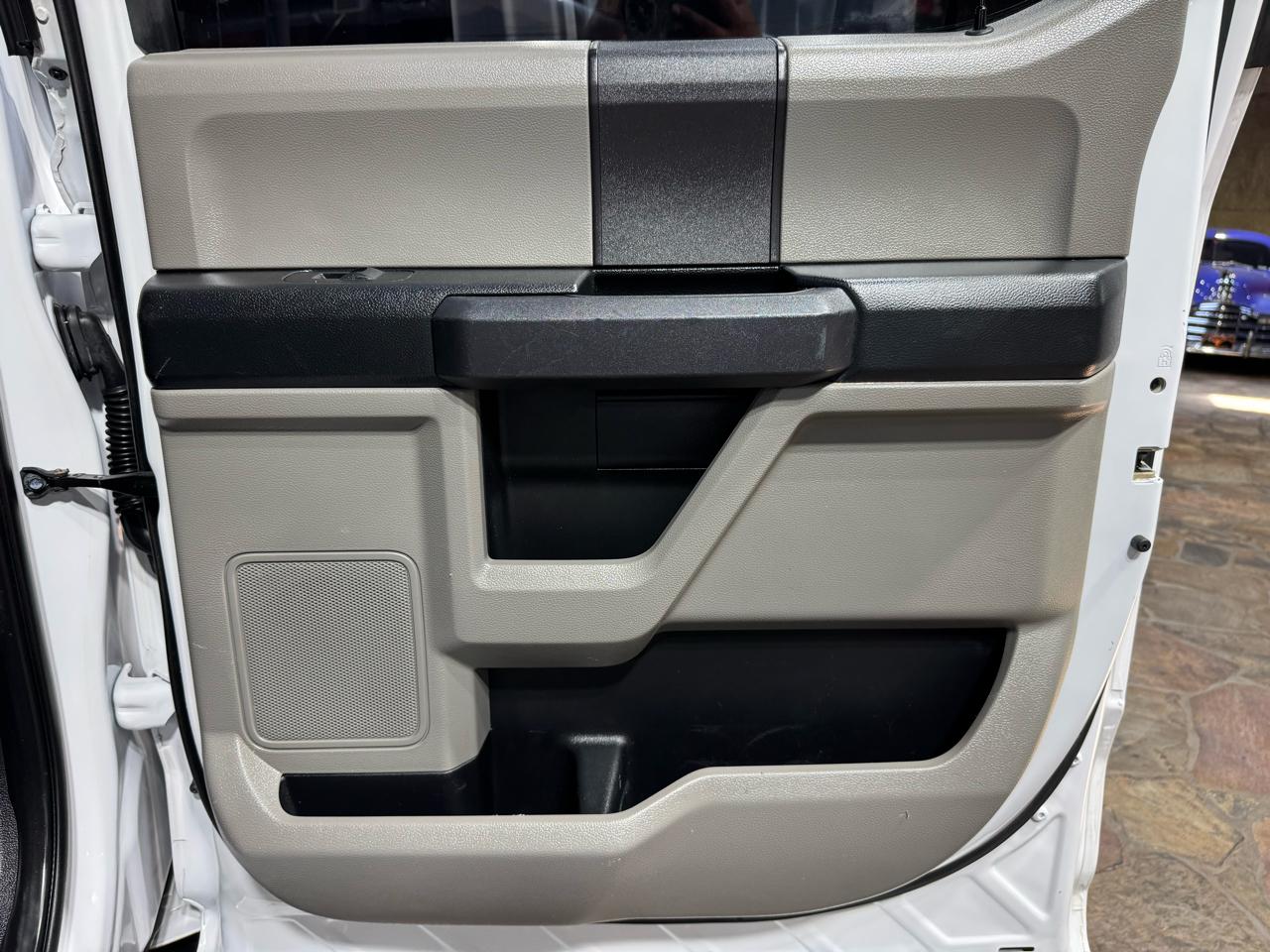 Ford F-150 2WD SuperCrew 145" XL 2019