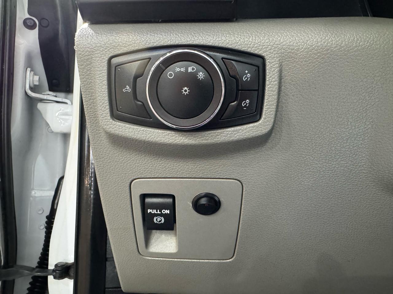 Ford F-150 2WD SuperCrew 145" XL 2019