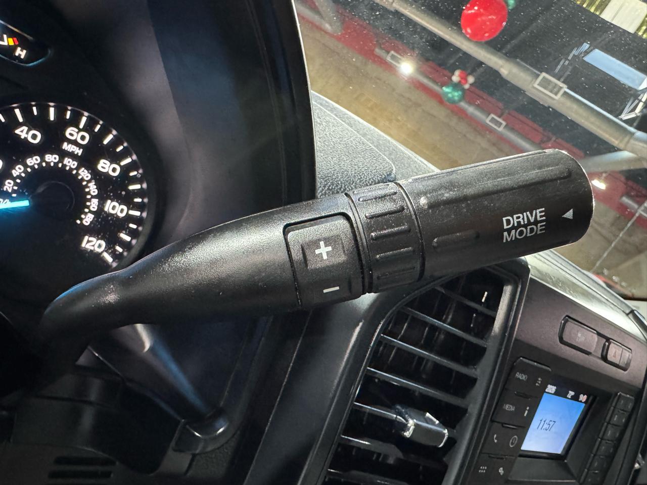 Ford F-150 2WD SuperCrew 145" XL 2019