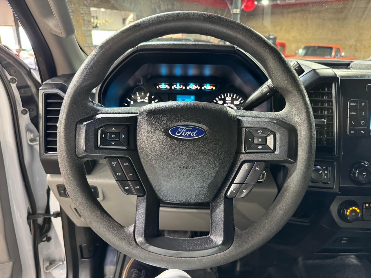 Ford F-150 2WD SuperCrew 145" XL 2019
