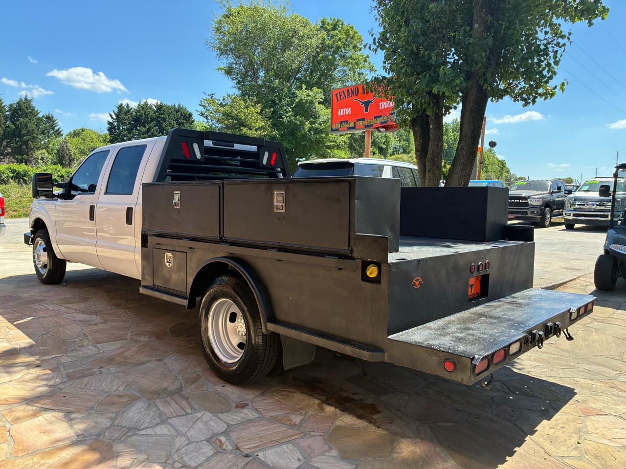 Ford Super Duty F-350 DRW 2WD Crew Cab 176" WB 60" CA Lariat 2015