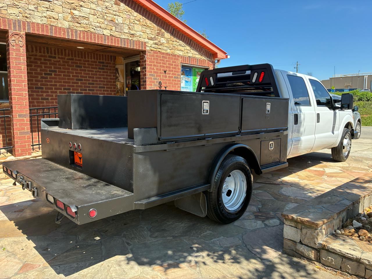 Ford Super Duty F-350 DRW 2WD Crew Cab 176" WB 60" CA Lariat 2015