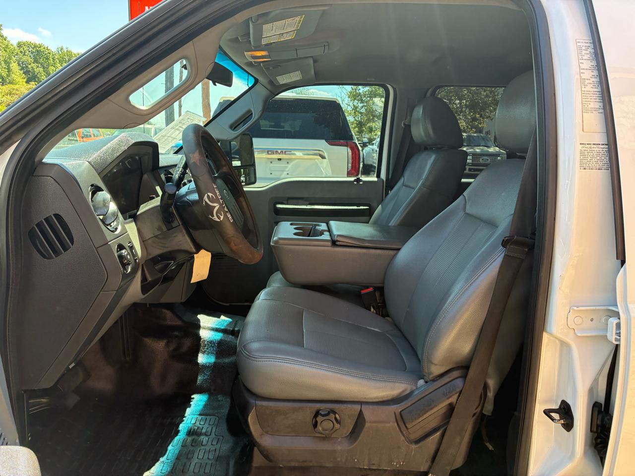 Ford Super Duty F-350 DRW 2WD Crew Cab 176" WB 60" CA Lariat 2015