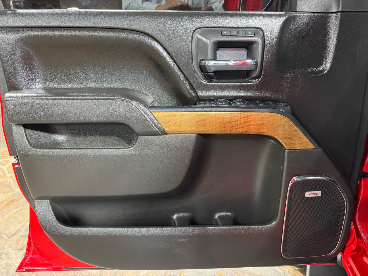 Chevrolet Silverado 1500 4WD Crew Cab 143.5" LTZ w/1LZ 2017