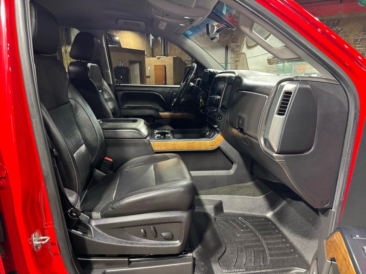 Chevrolet Silverado 1500 4WD Crew Cab 143.5" LTZ w/1LZ 2017