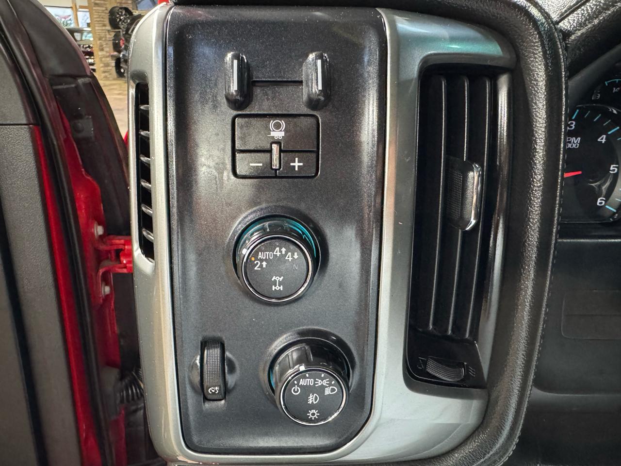 Chevrolet Silverado 1500 4WD Crew Cab 143.5" LTZ w/1LZ 2017