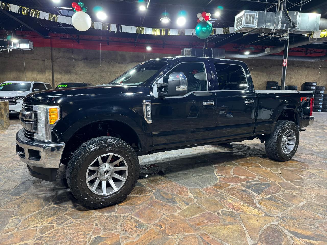 Ford Super Duty F-250 SRW XLT 4WD Crew Cab 8' Box 2017
