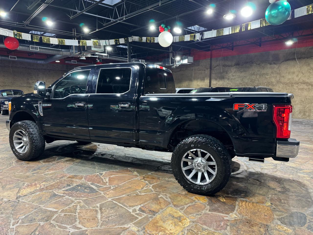 Ford Super Duty F-250 SRW XLT 4WD Crew Cab 8' Box 2017