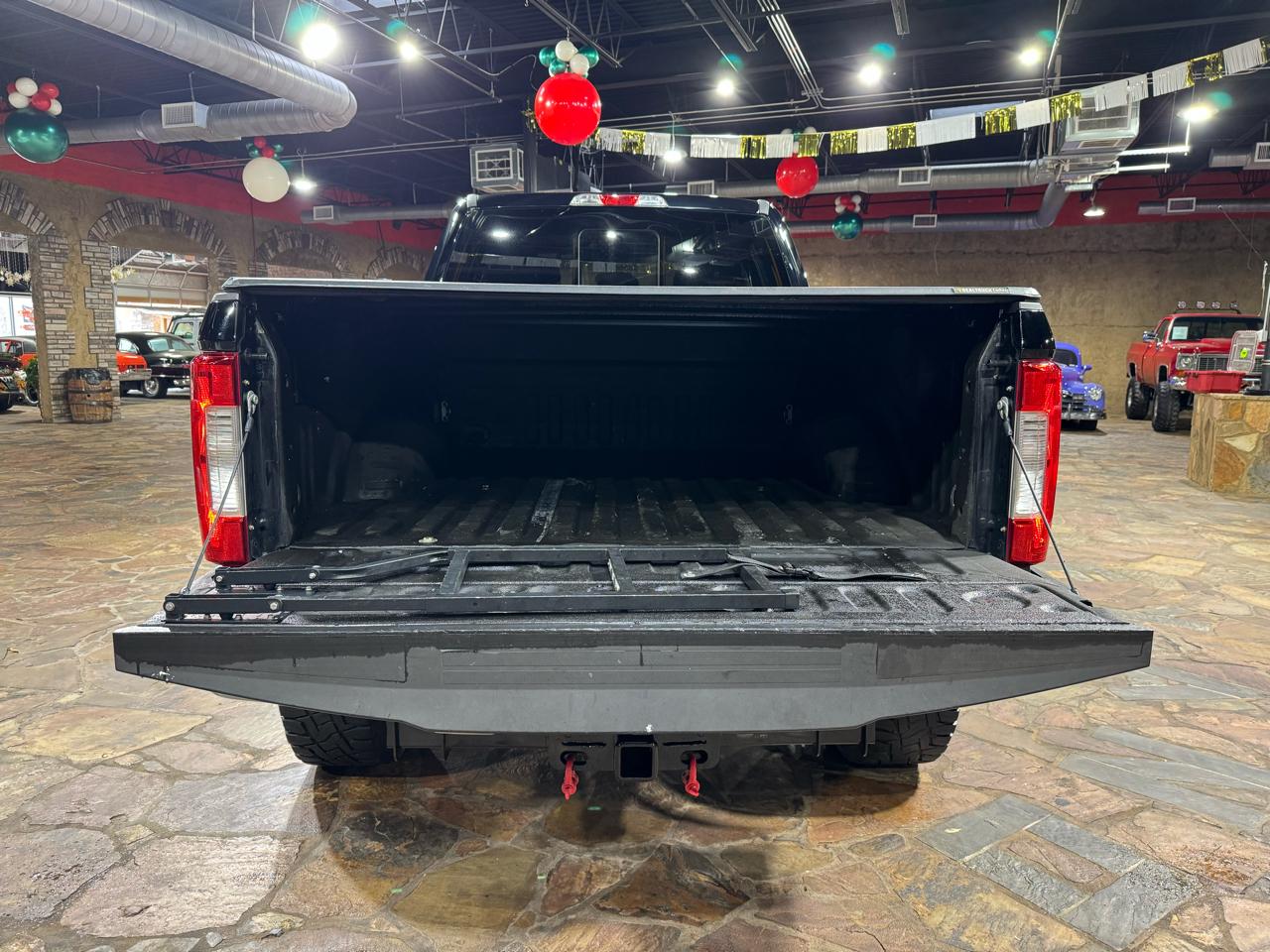 Ford Super Duty F-250 SRW XLT 4WD Crew Cab 8' Box 2017