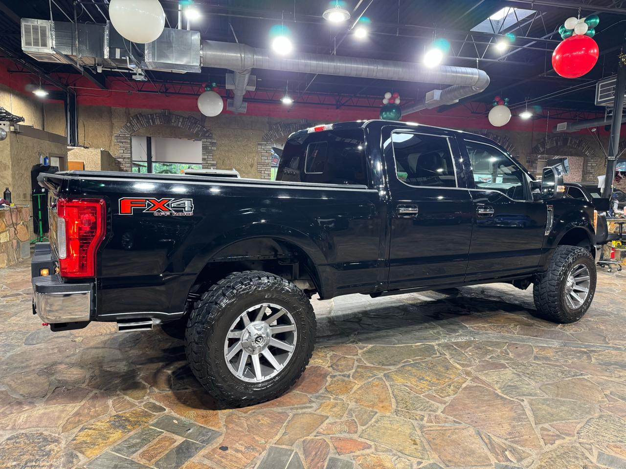 Ford Super Duty F-250 SRW XLT 4WD Crew Cab 8' Box 2017