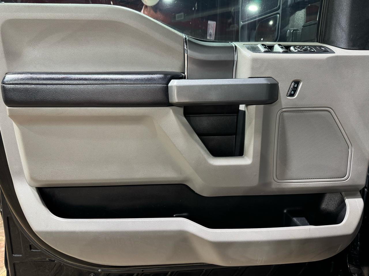 Ford Super Duty F-250 SRW XLT 4WD Crew Cab 8' Box 2017