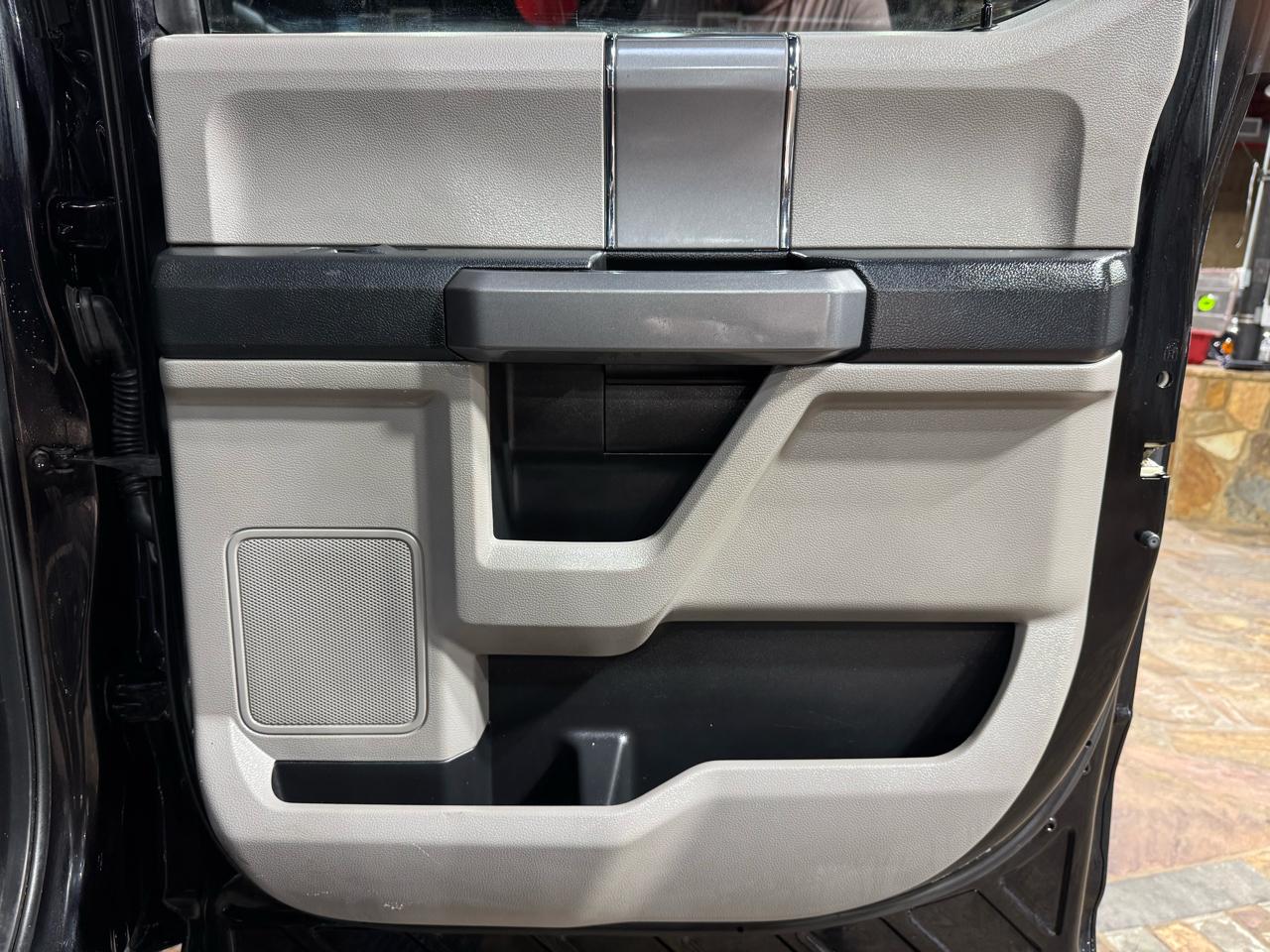 Ford Super Duty F-250 SRW XLT 4WD Crew Cab 8' Box 2017