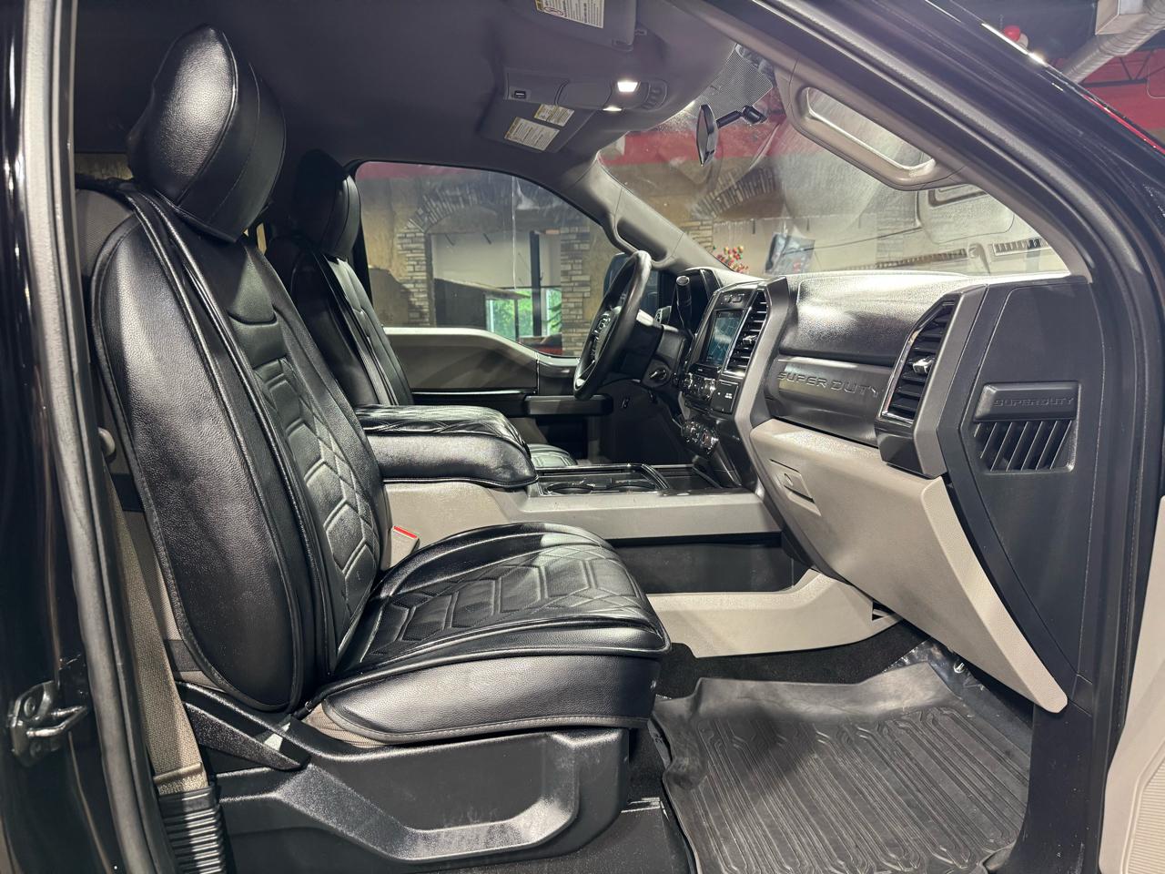 Ford Super Duty F-250 SRW XLT 4WD Crew Cab 8' Box 2017