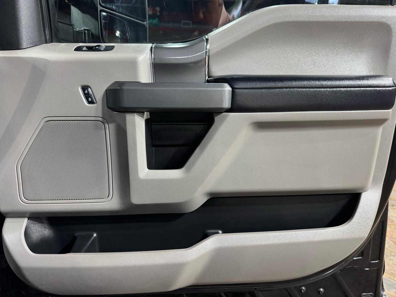 Ford Super Duty F-250 SRW XLT 4WD Crew Cab 8' Box 2017