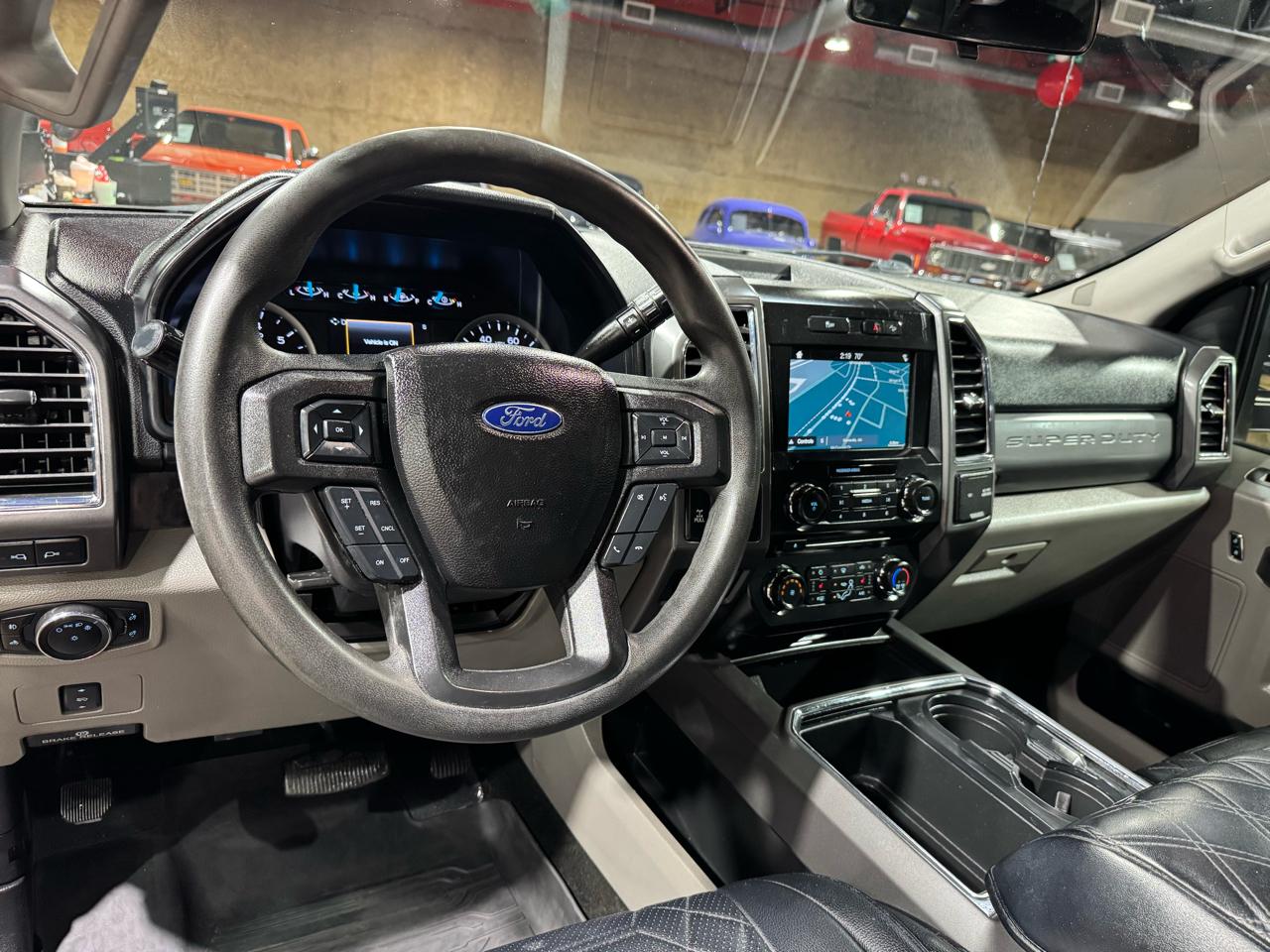 Ford Super Duty F-250 SRW XLT 4WD Crew Cab 8' Box 2017