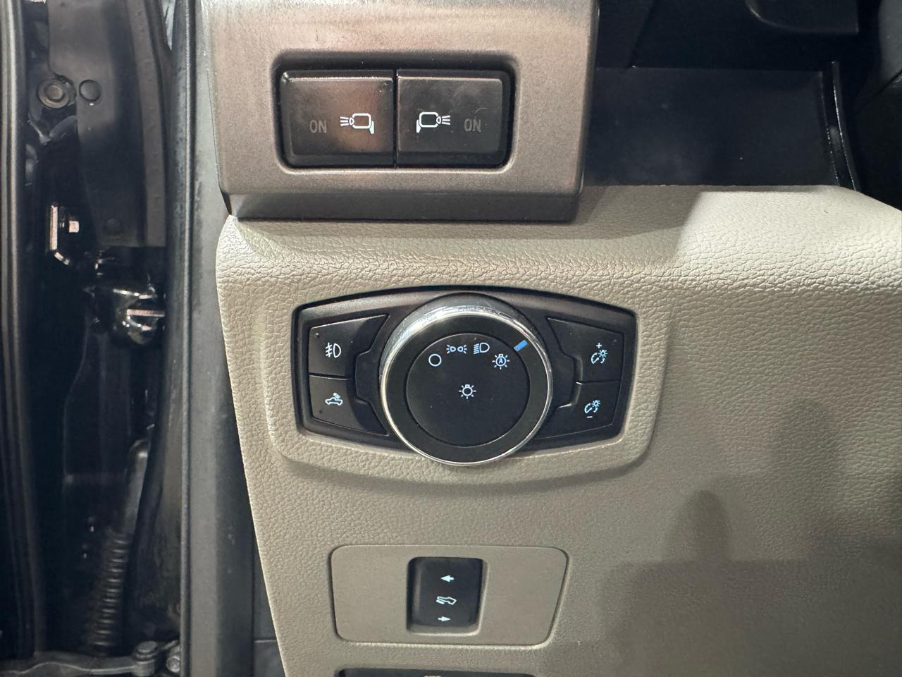 Ford Super Duty F-250 SRW XLT 4WD Crew Cab 8' Box 2017