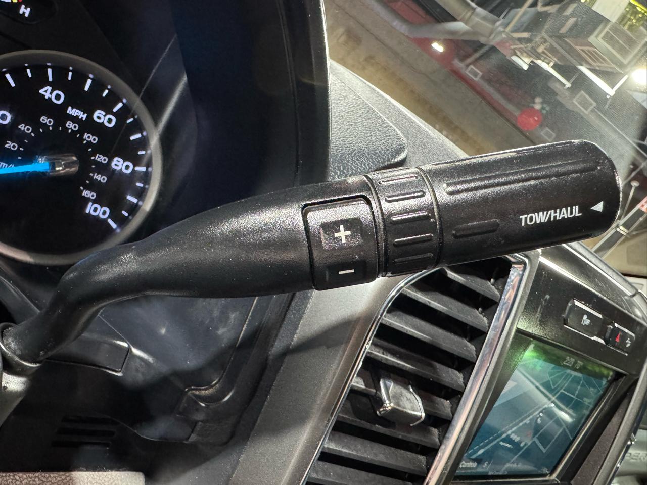 Ford Super Duty F-250 SRW XLT 4WD Crew Cab 8' Box 2017