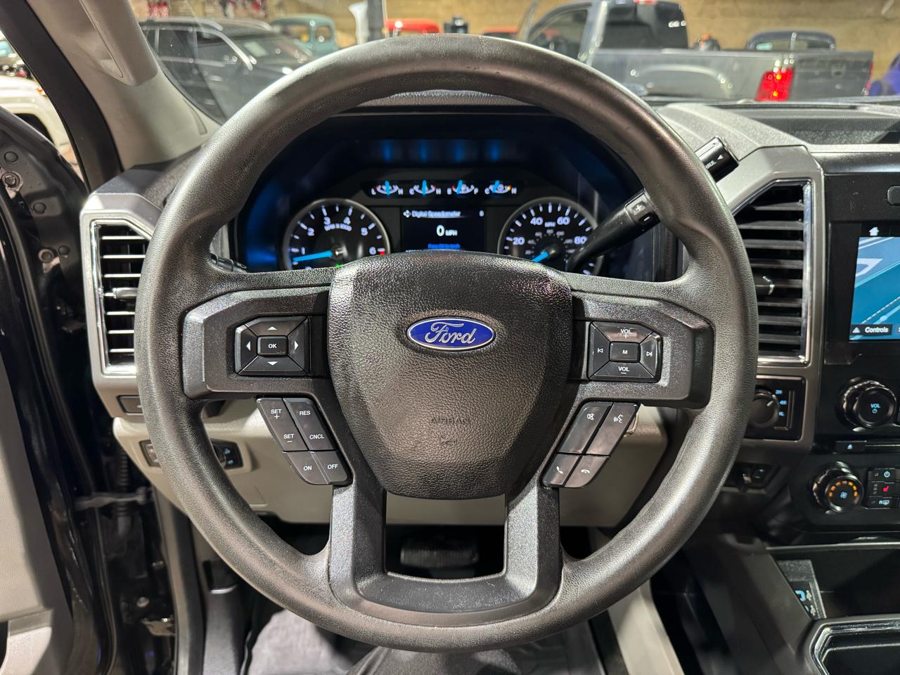 Ford Super Duty F-250 SRW XLT 4WD Crew Cab 8' Box 2017