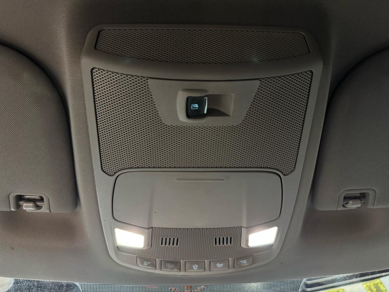 Ford Super Duty F-250 SRW XLT 4WD Crew Cab 8' Box 2017