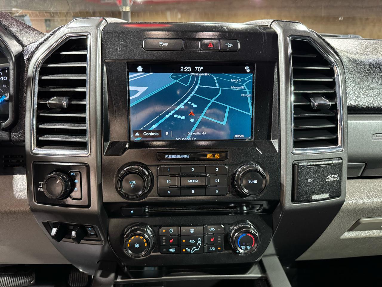 Ford Super Duty F-250 SRW XLT 4WD Crew Cab 8' Box 2017