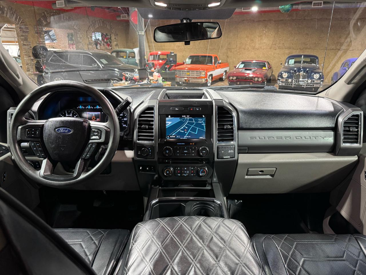 Ford Super Duty F-250 SRW XLT 4WD Crew Cab 8' Box 2017