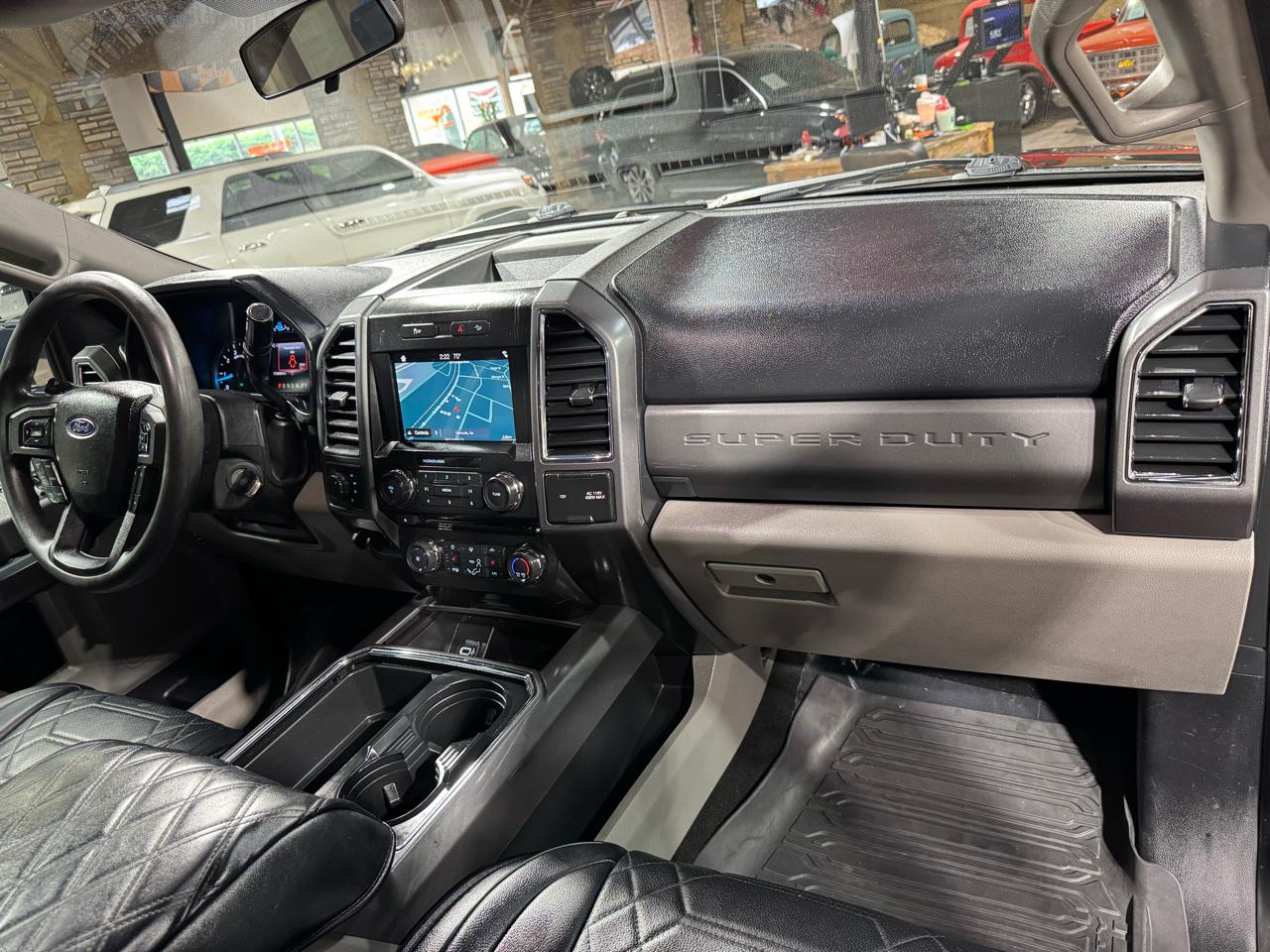 Ford Super Duty F-250 SRW XLT 4WD Crew Cab 8' Box 2017