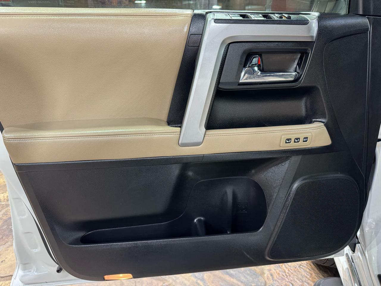 Toyota 4Runner RWD 4dr V6 SR5 Premium (Natl) 2016